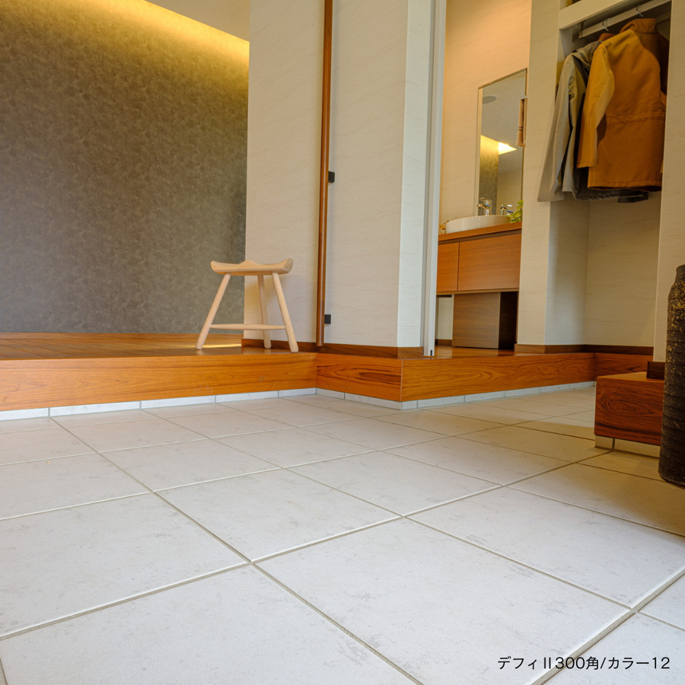 汚れにくい白い玄関タイル