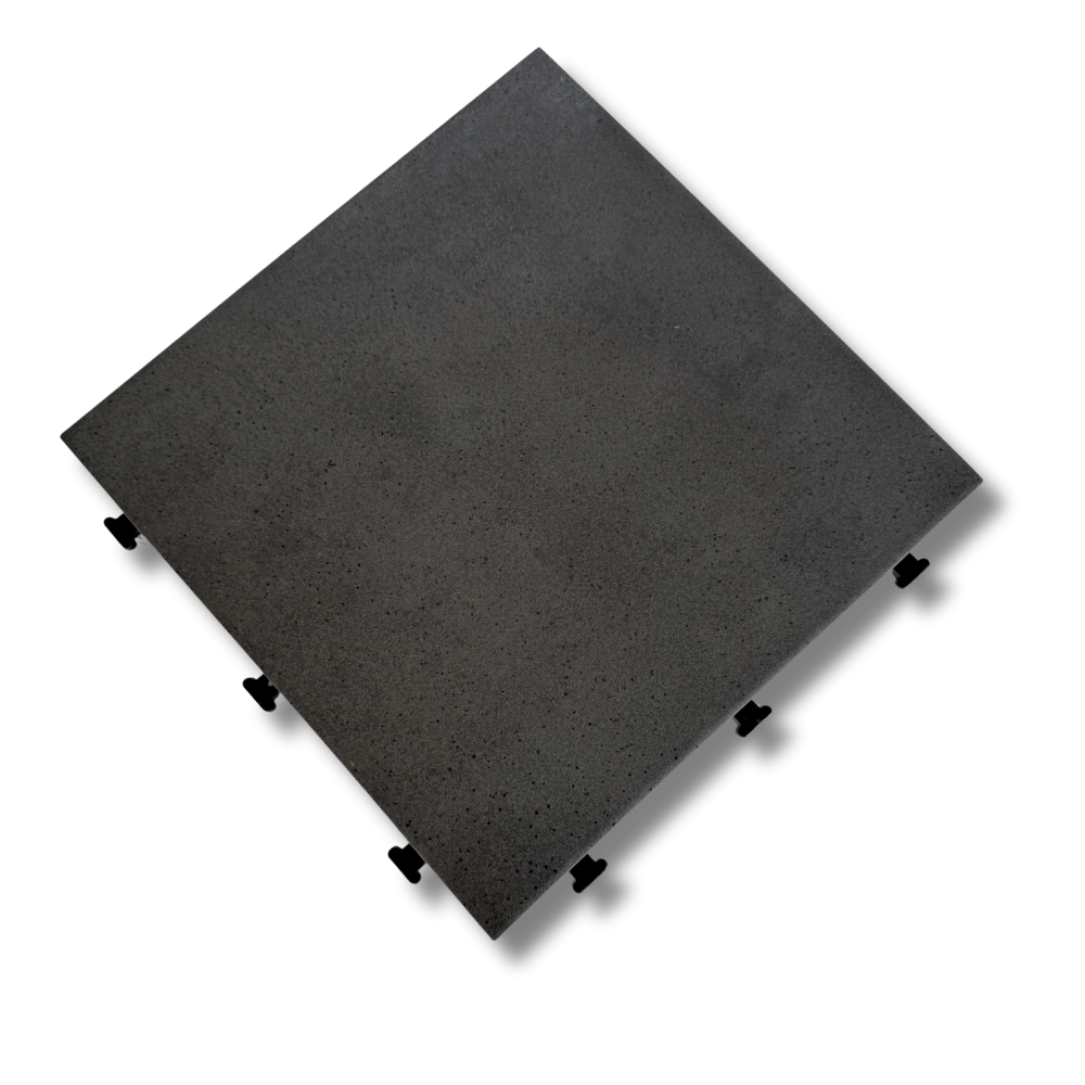 ブラック系ジョイントタイル。ベランダ床面に設置ができる300角。