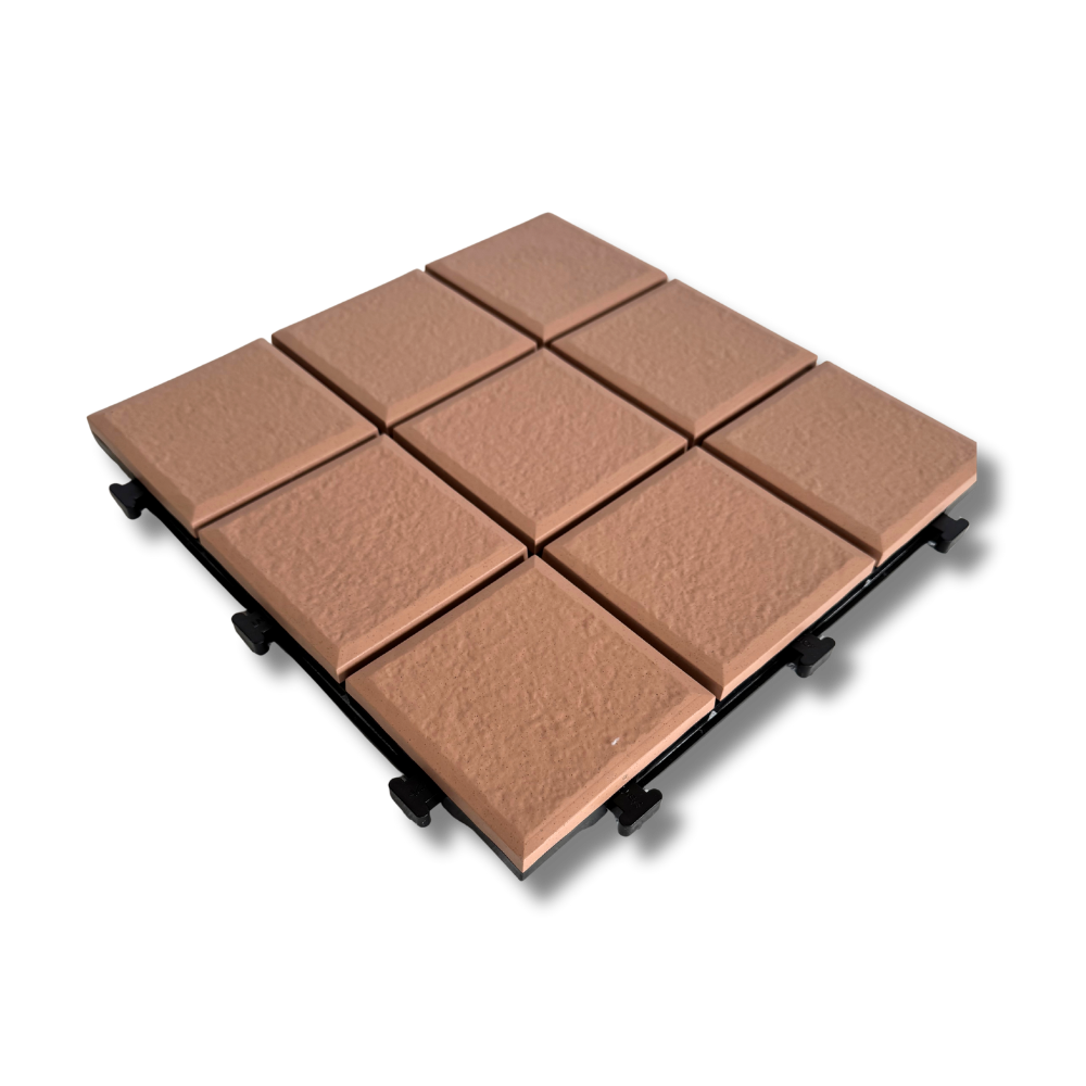 軽量な樹脂製テラコッタ調のジョイントタイル300角。ベランダの床面に使う床材ジョイント式タイル。