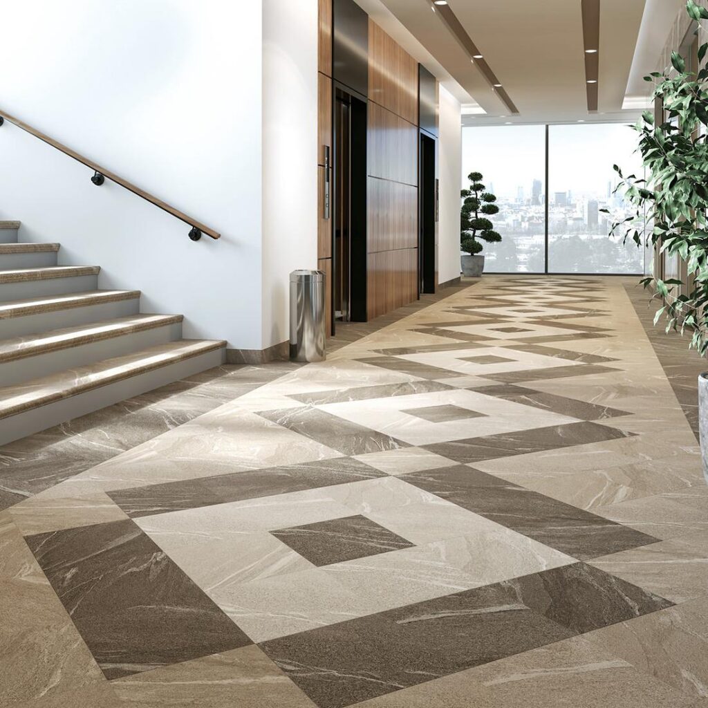 ブラウンを混ぜたデザイン玄関タイル