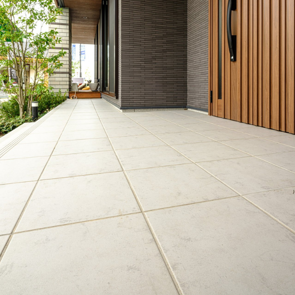 汚れにくい機能を搭載した玄関床タイルのデフィⅡ12番床タイル