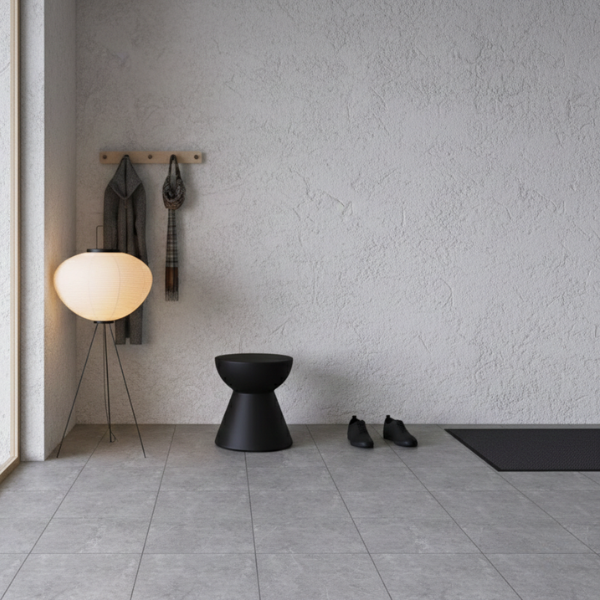 天然石の有するダイナミックな流れ模様を再現した玄関床タイル600角のグレー色