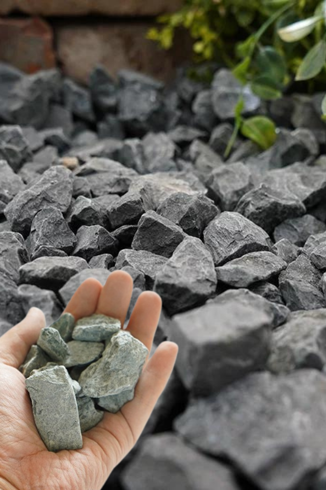 使いやすい砂利の大きさは手のひらの上でわかりやすい案内図