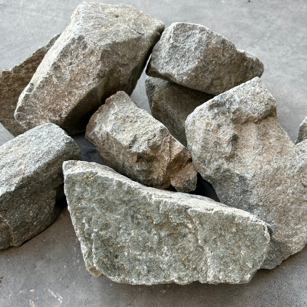 他では見られない珍しいガーデン用の石