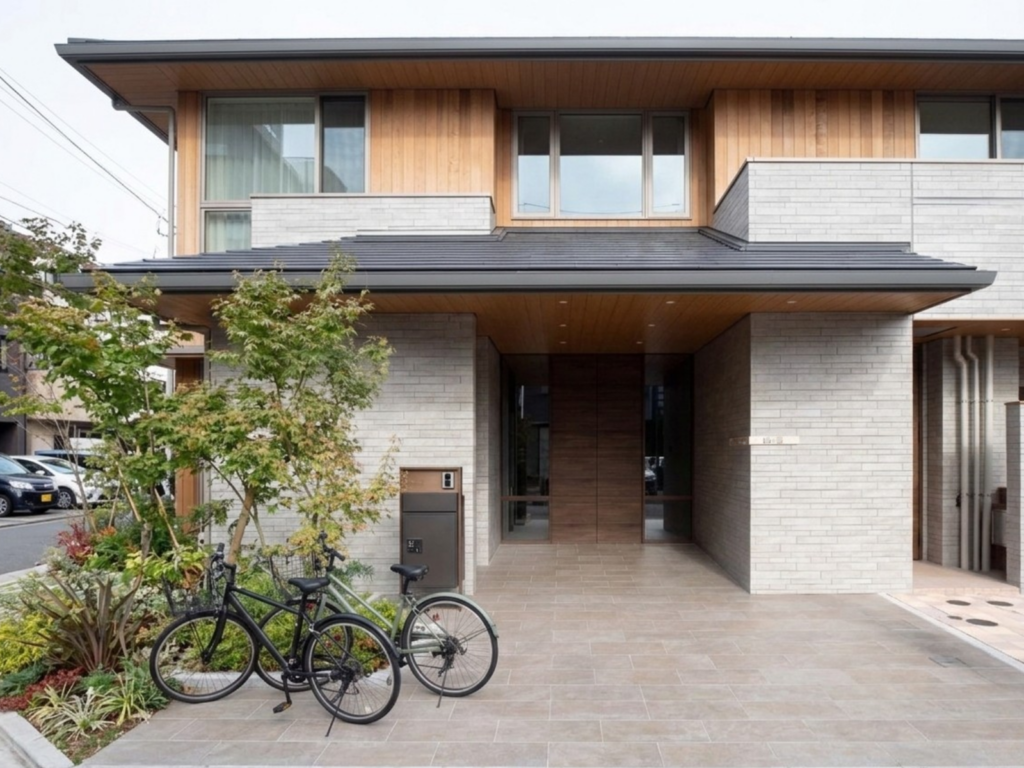 石目模様が美しいベージュ系玄関タイル