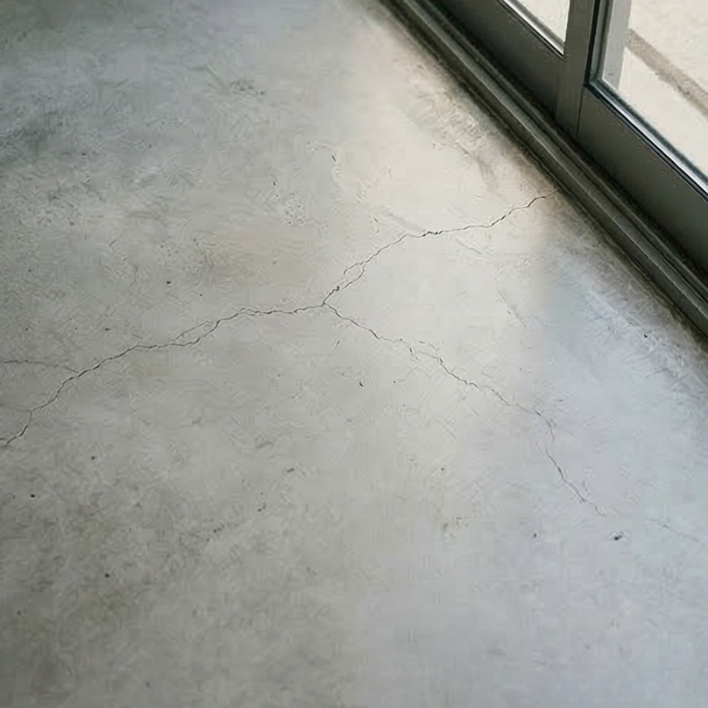 劣化したコンクリートのクラック