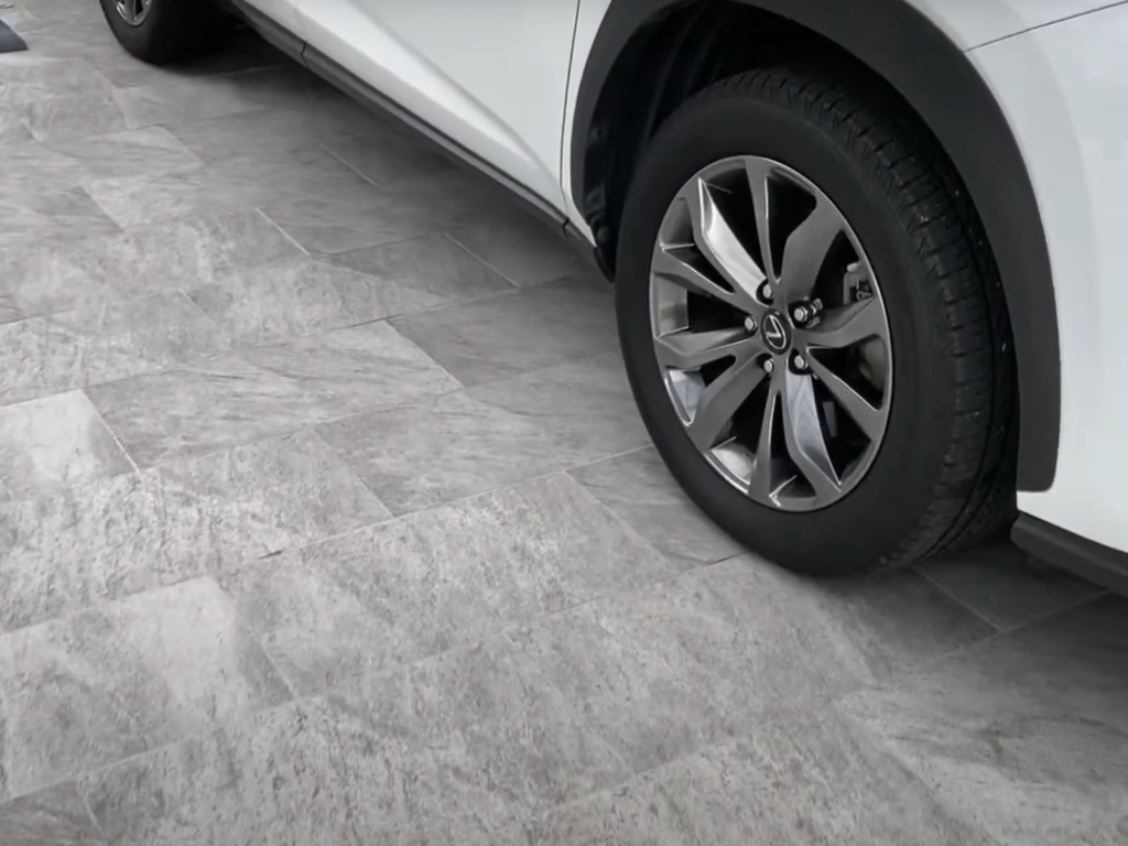 駐車場に使用可能な磁器質タイル
