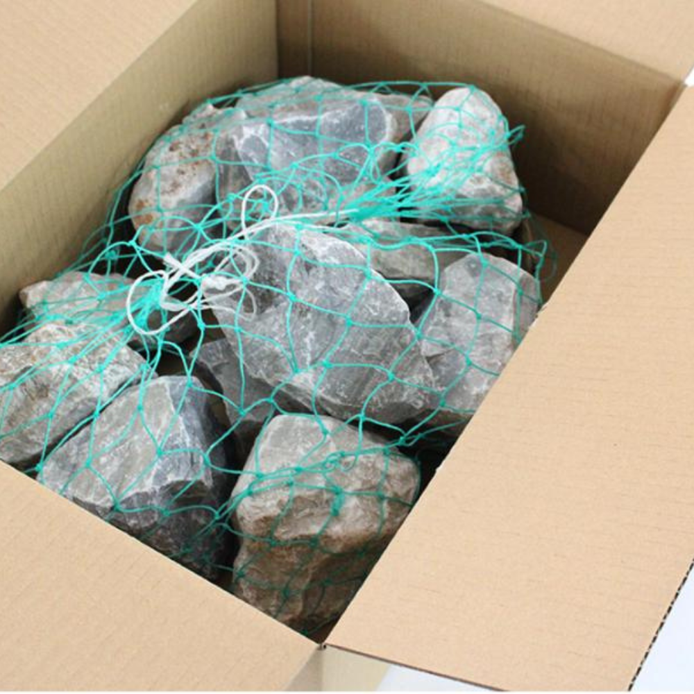 砂や土が混ざらないように梱包している外構用の石