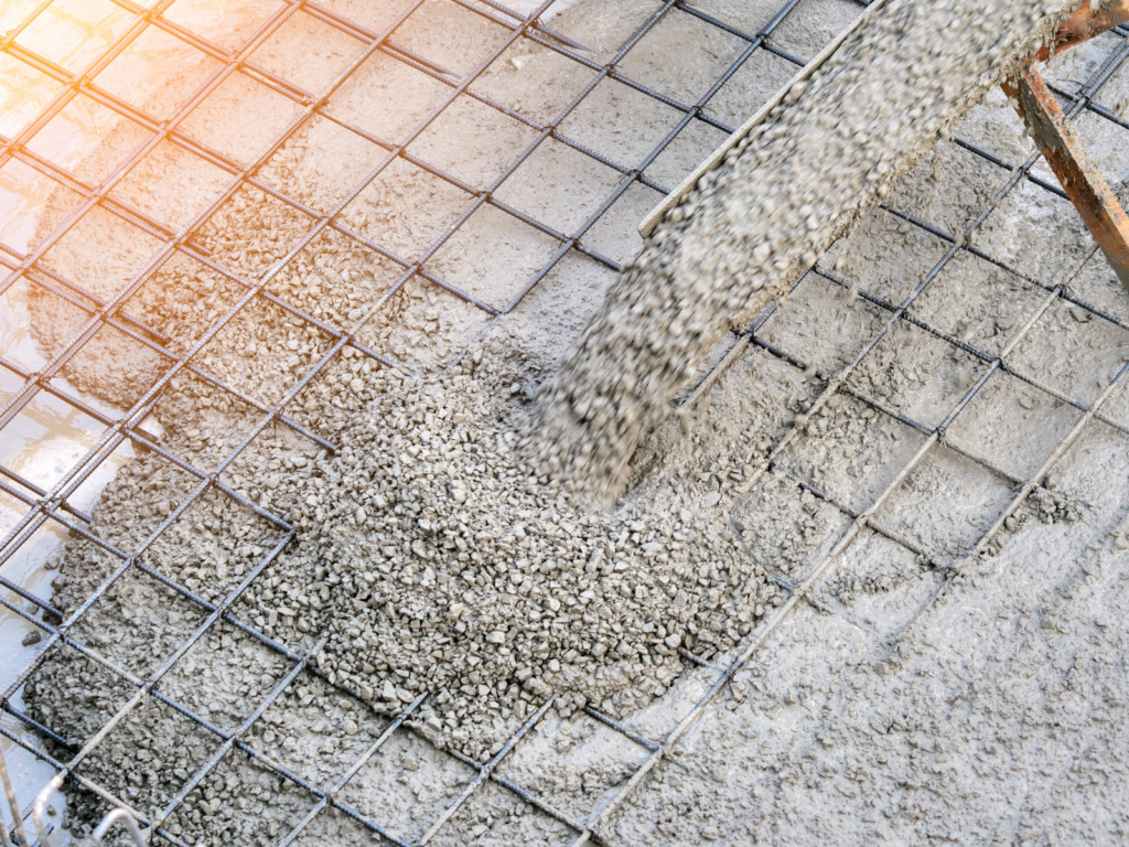 コンクリートとメッシュで補強した駐車場の下地