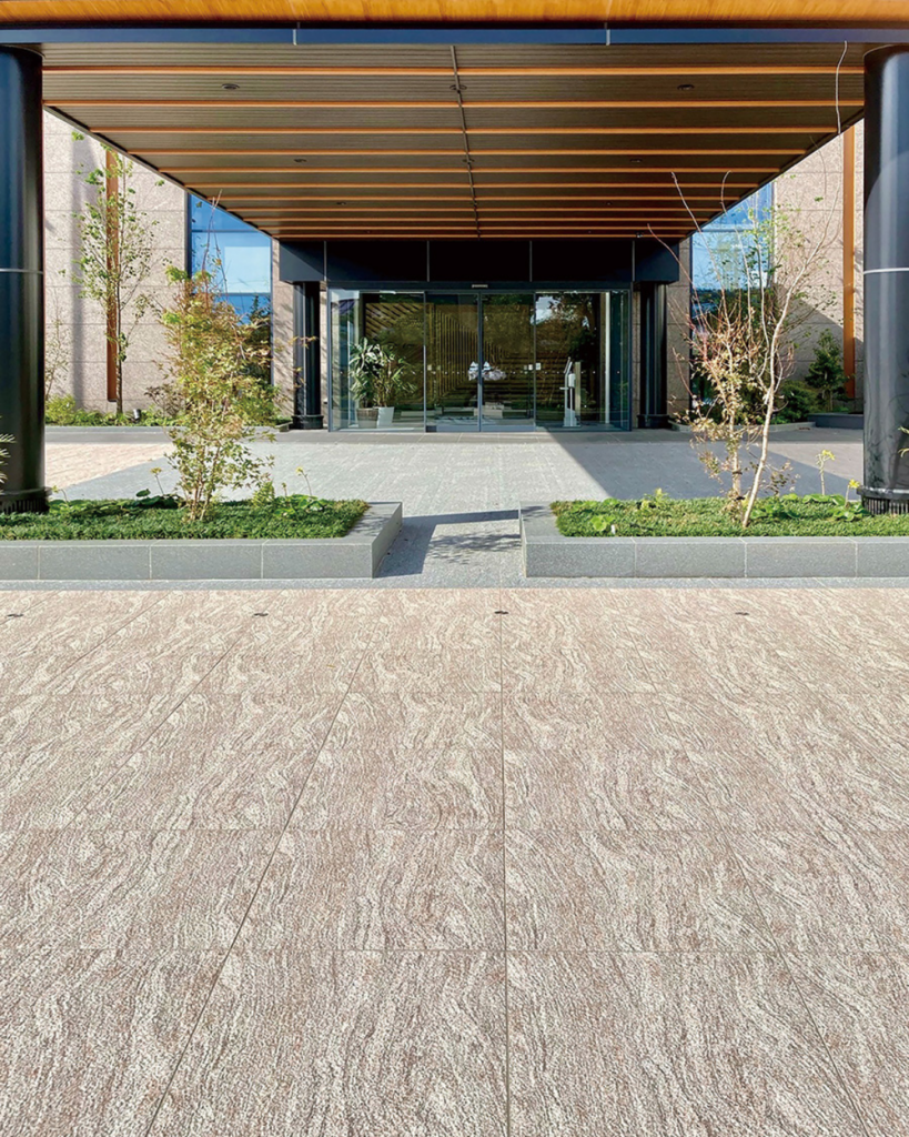 明るい色合いも揃う駐車場用タイル